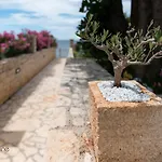 Charming Stone Cottage By The Sea